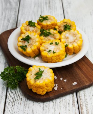 Koçanda haşlanmış mısır.