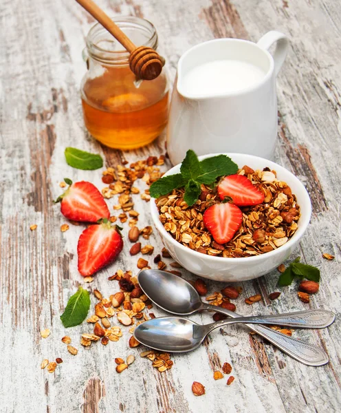 Pişmiş ev yapımı granola