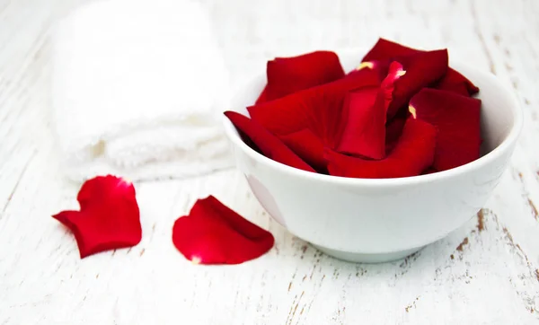 Czerwone płatki róż — Zdjęcie stockowe