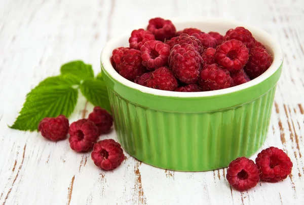 Bowl with raspberries — Stock Photo, Image