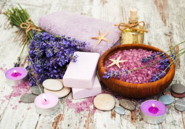 Spa Ürünleri ve lavanta çiçekleri