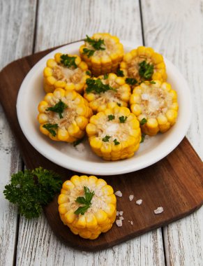 Koçanda haşlanmış mısır.