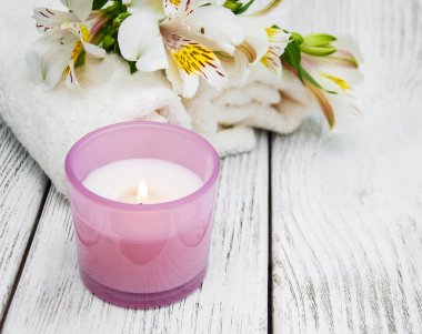 Alstroemeria çiçekler ile Spa kompozisyon