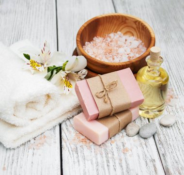 Alstroemeria çiçekler ile Spa kompozisyon