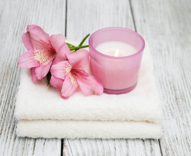 Alstroemeria çiçekler ile Spa kompozisyon