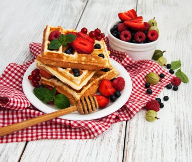 Waffle taze çilek ile