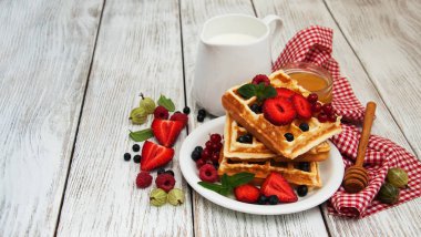 Waffle taze çilek ile