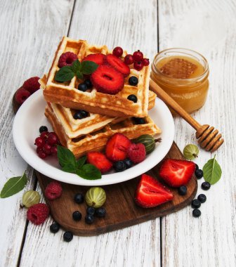 Waffle taze çilek ile