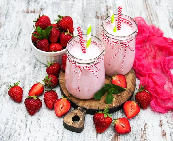 Yogur con fresas —  Fotos de Stock