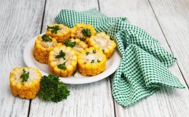 Koçanda haşlanmış mısır.