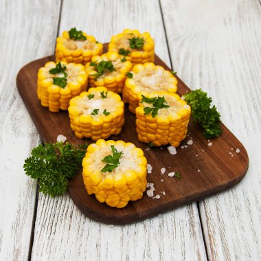 Koçanda haşlanmış mısır.