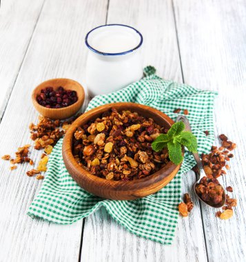 Bir tablo üzerinde ev yapımı granola