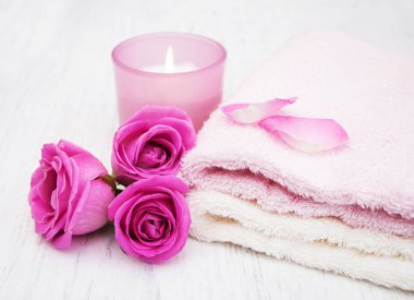Pembe Gül ile banyo havlusu