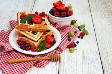 Waffle taze çilek ile