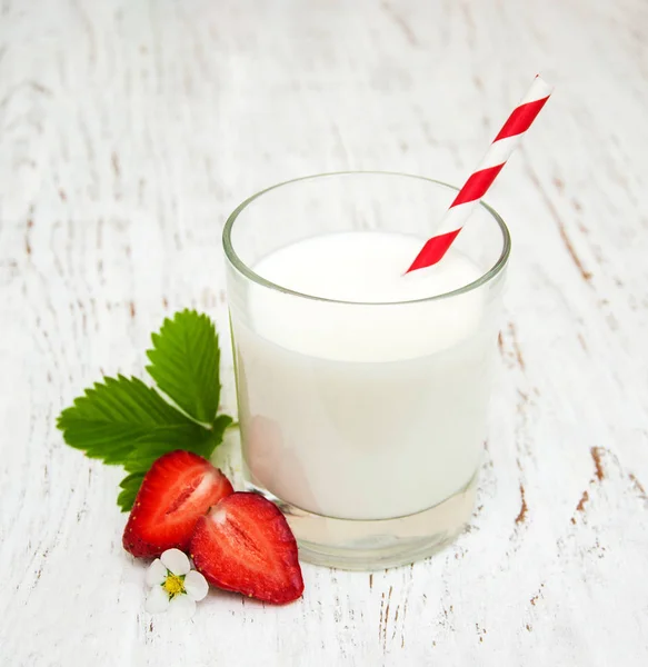 Latte e fragole — Foto Stock