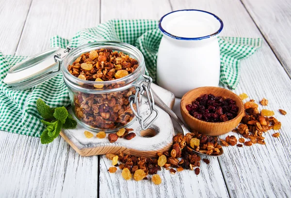 Ev yapımı fındıklı granola.