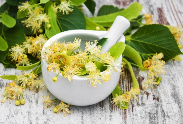 Ihlamur çiçek masada