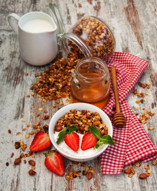 Pişmiş ev yapımı granola