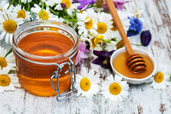 Bal ve kır çiçekleri