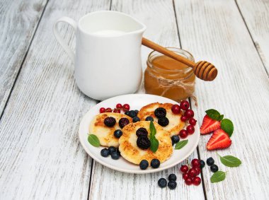 süzme peynirli gözleme çilek ile