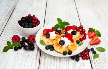 süzme peynirli gözleme çilek ile