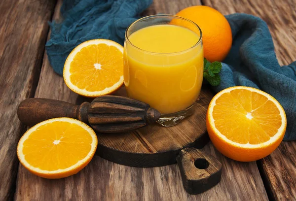 Ett glas apelsinjuice — Stockfoto