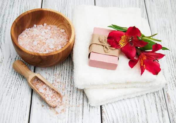 Alstroemeria çiçekler ile Spa kompozisyon