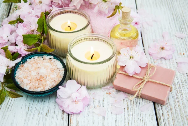 Spa producten met sakura bloesem — Stockfoto