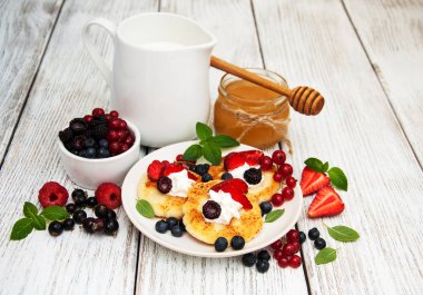 süzme peynirli gözleme çilek ile