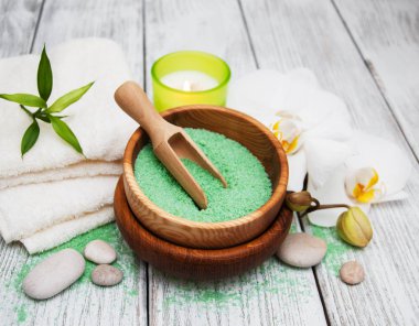 Spa Ürünleri ve beyaz orkide