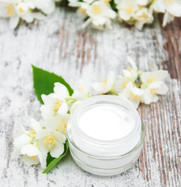 Moisturizing cream with jasmine flowers — Stock Photo, Image