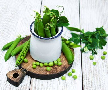 bir tabloda yeşil bezelye