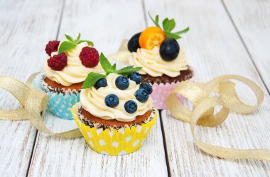 taze çilek ile cupcakes