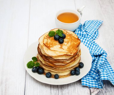 Krep ve yaban mersini ile plaka