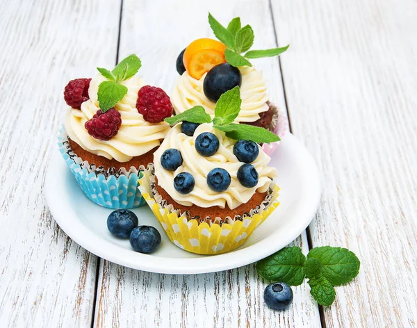 taze çilek ile cupcakes