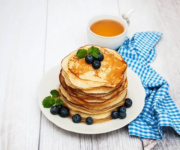 Krep ve yaban mersini ile plaka