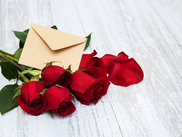 Bir buket kırmızı gül.