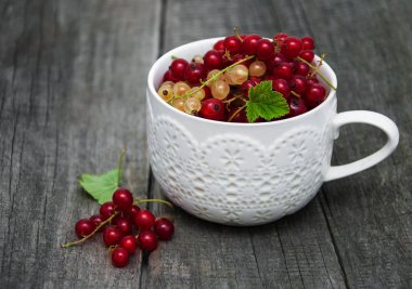 Frenk üzümü fincanla