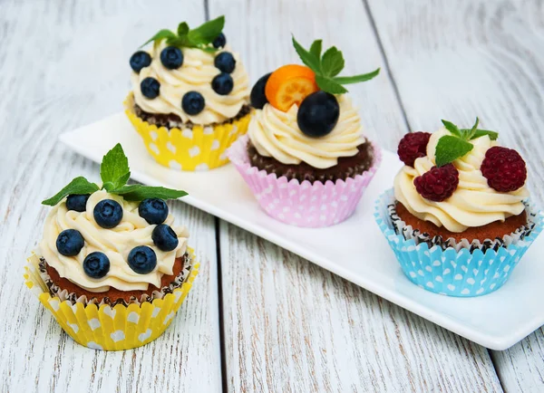 taze çilek ile cupcakes