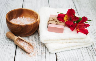 Alstroemeria çiçekler ile Spa kompozisyon