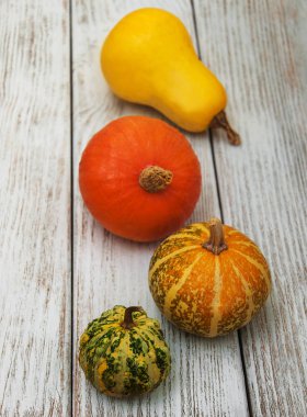 Balkabakları masanın üstünde.