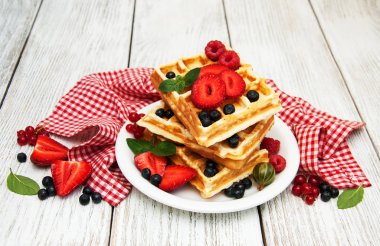 Waffle taze çilek ile