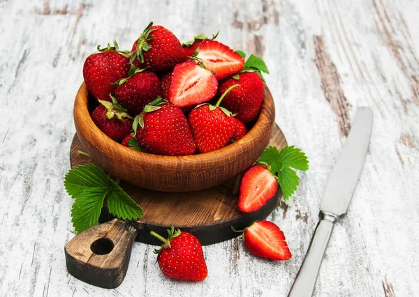 Bowl with fresh strawberries — Stock Photo, Image