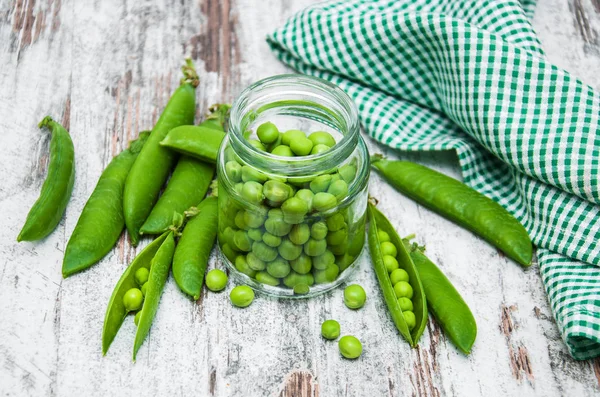 bir tabloda yeşil bezelye