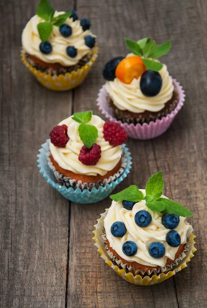 taze çilek ile cupcakes