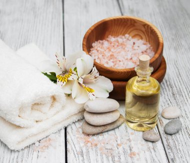 Alstroemeria çiçekler ile Spa kompozisyon