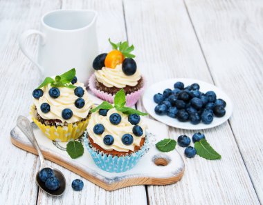 taze çilek ile cupcakes