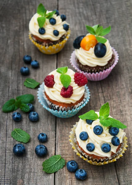 taze çilek ile cupcakes