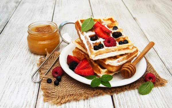 Waffle taze çilek ile