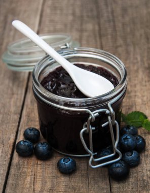 Böğürtlenli reçel kavanoz